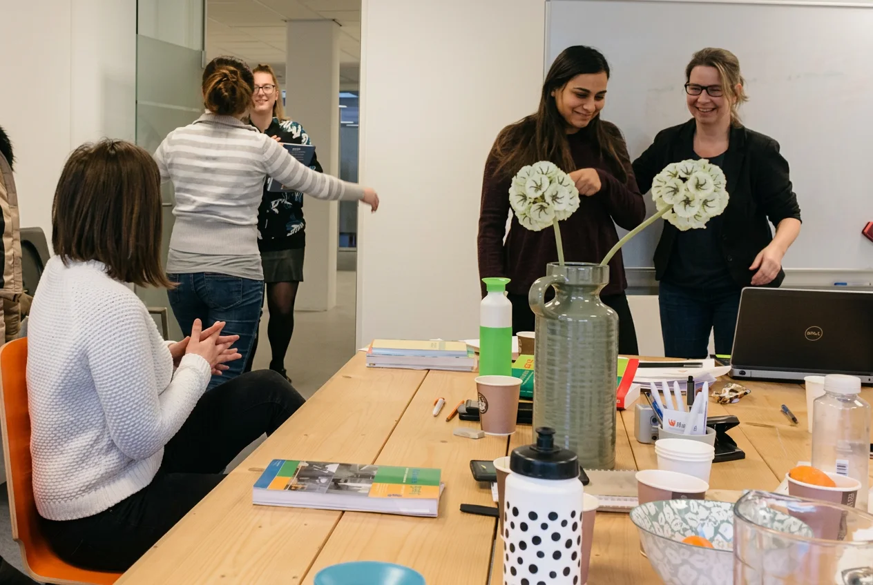 Small group Dutch class in action at Baay Rotterdam